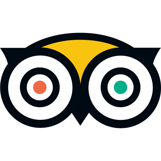 Stylized owl face logo with large circular eyes—one with a red dot, one with a green dot—resembling Sightsailing navigation lights, and a yellow shape above, all on a white background.